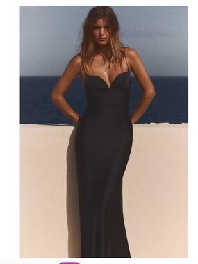 Elegant Black Strapless Evening Dress